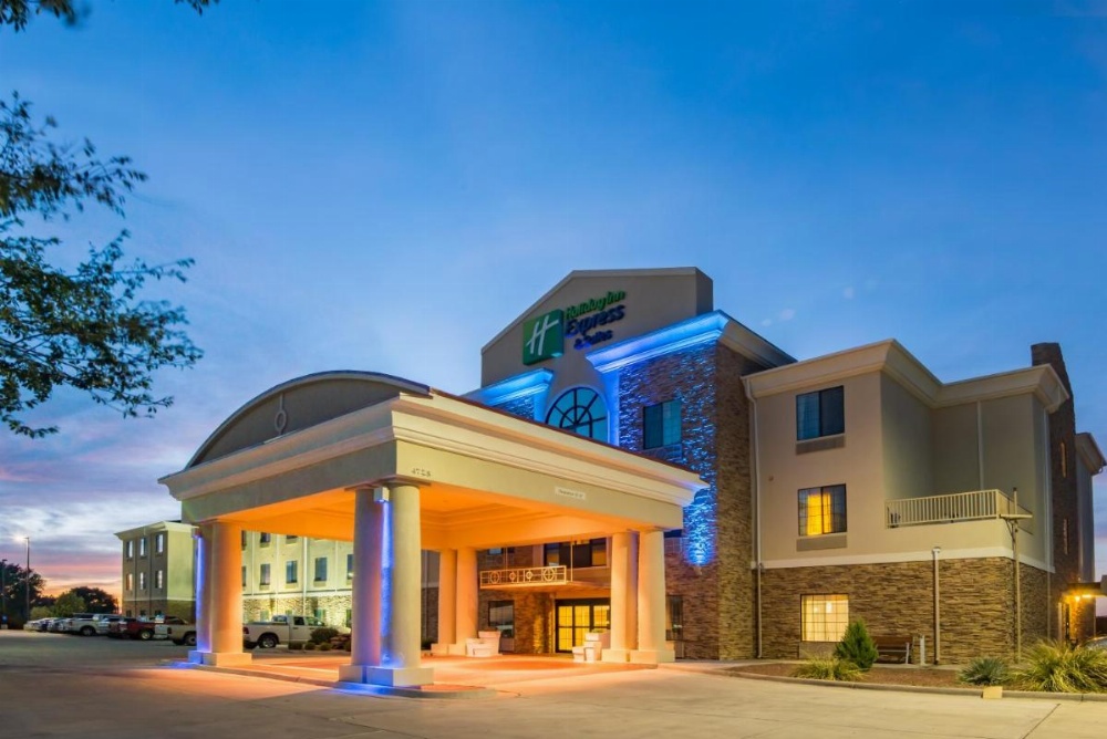 Holiday Inn Express & Suites Clovis Image 10