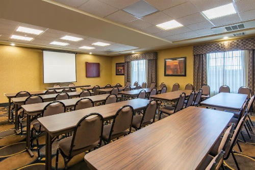 Holiday Inn Express & Suites Clovis image 11