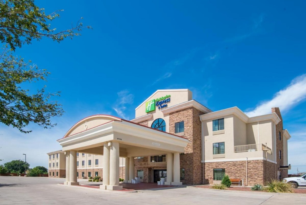 Holiday Inn Express & Suites Clovis Image 14