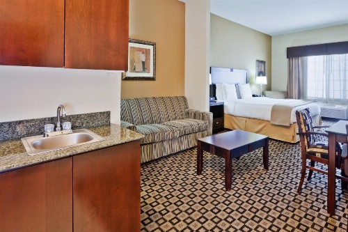 Holiday Inn Express & Suites Clovis image 27