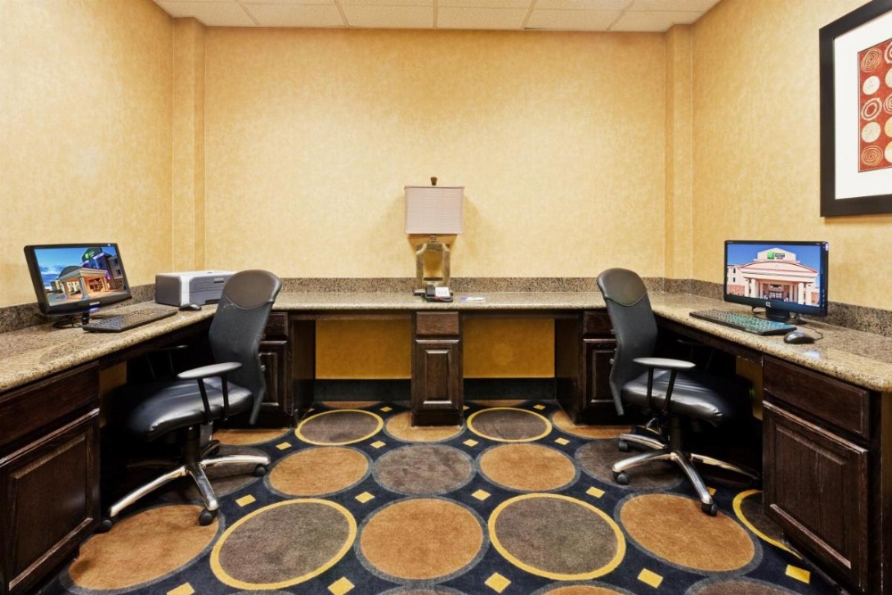 Holiday Inn Express & Suites Clovis Image 35