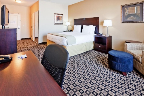 Holiday Inn Express & Suites Clovis image 41