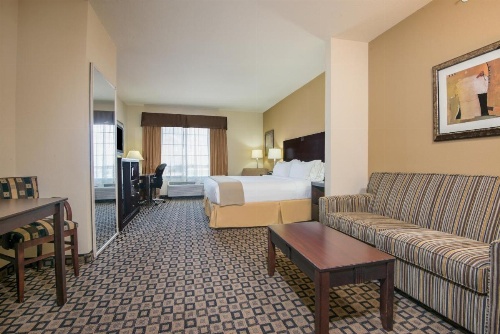 Holiday Inn Express & Suites Clovis image 43