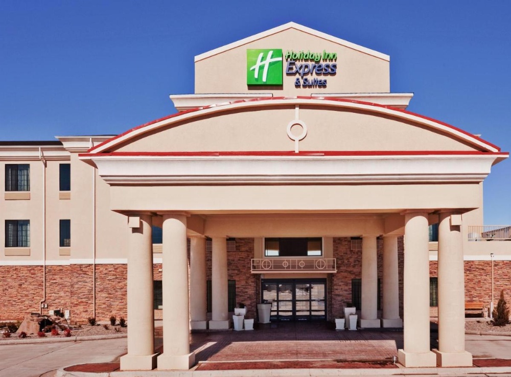 Holiday Inn Express & Suites Clovis Image 7